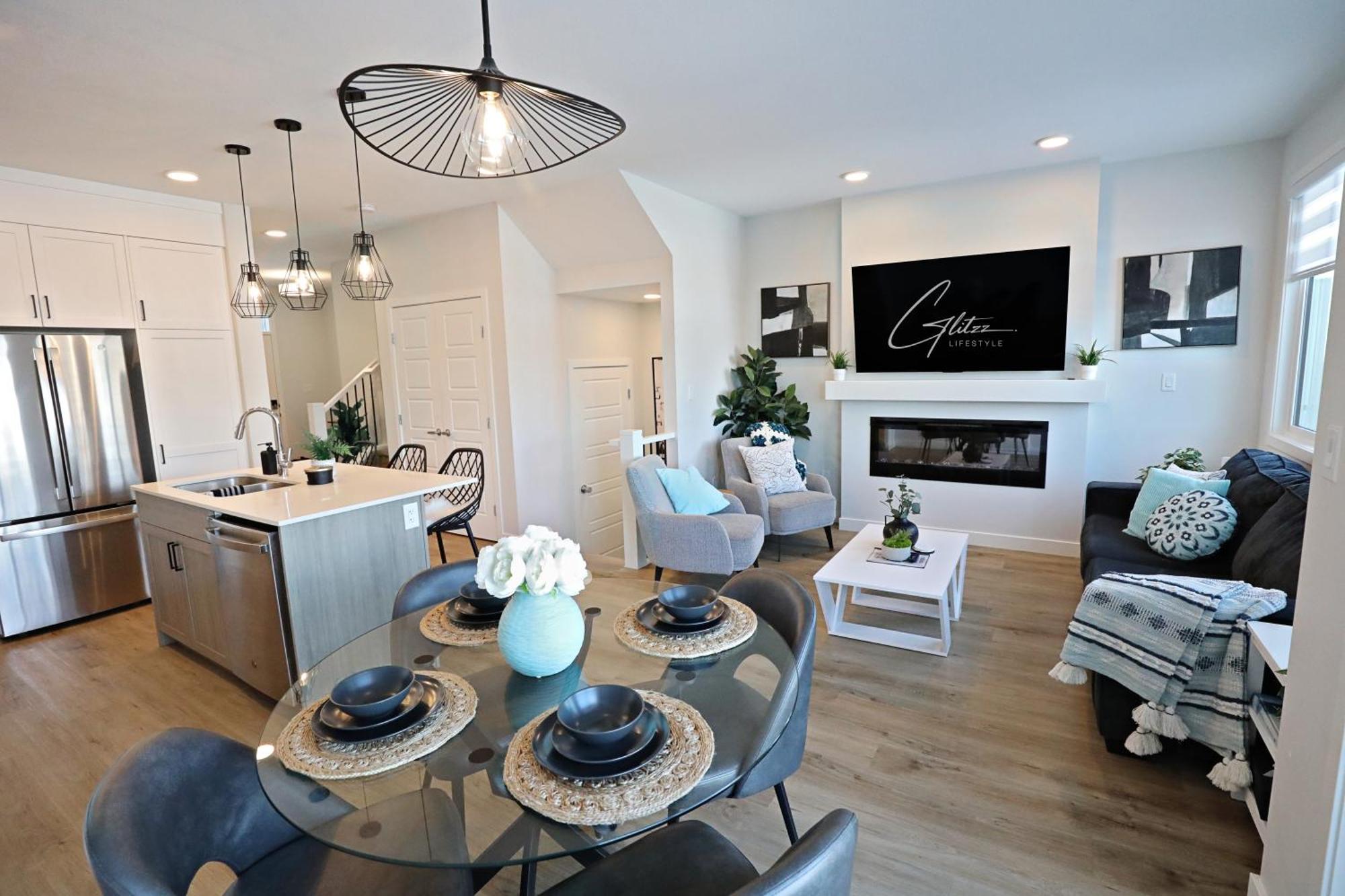 Stylish Home With 3 King Beds,Garage,Disney+ Edmonton Exteriör bild